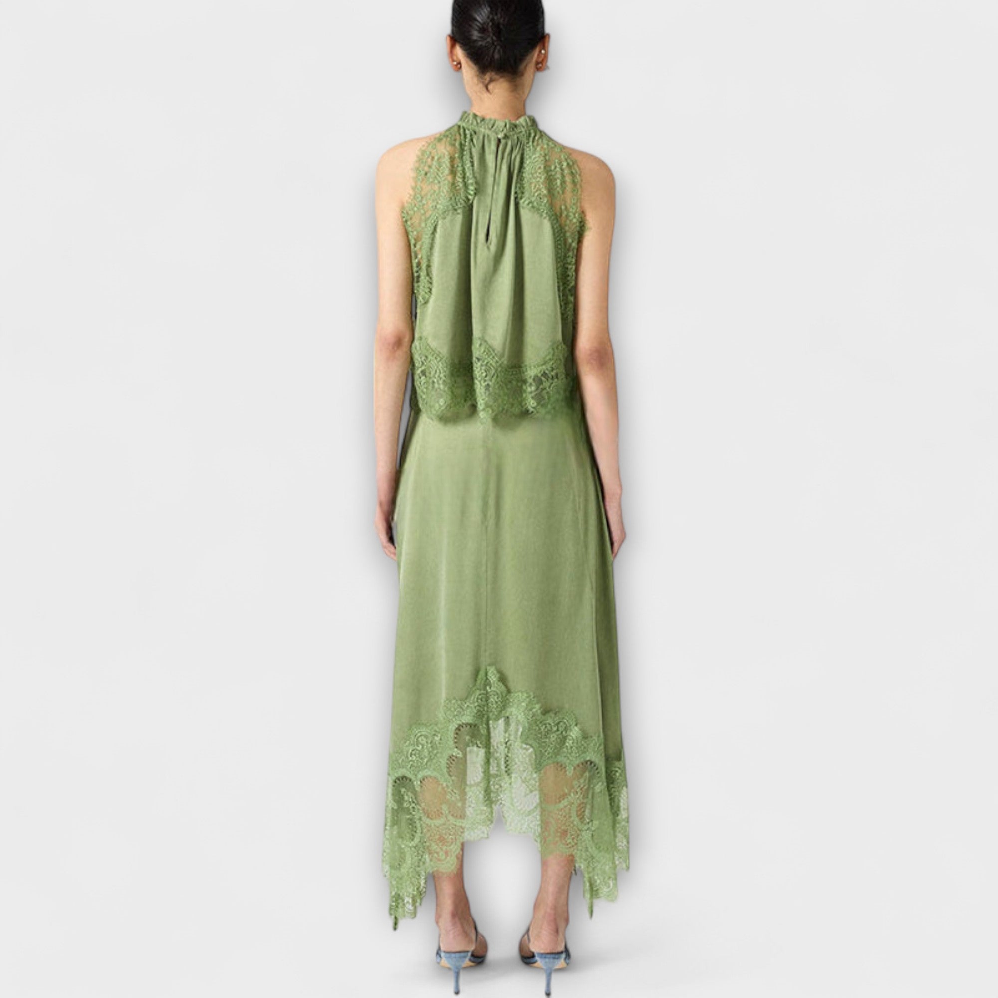 Kaia - Blusa de satén con encaje y escote plisado en conjunto