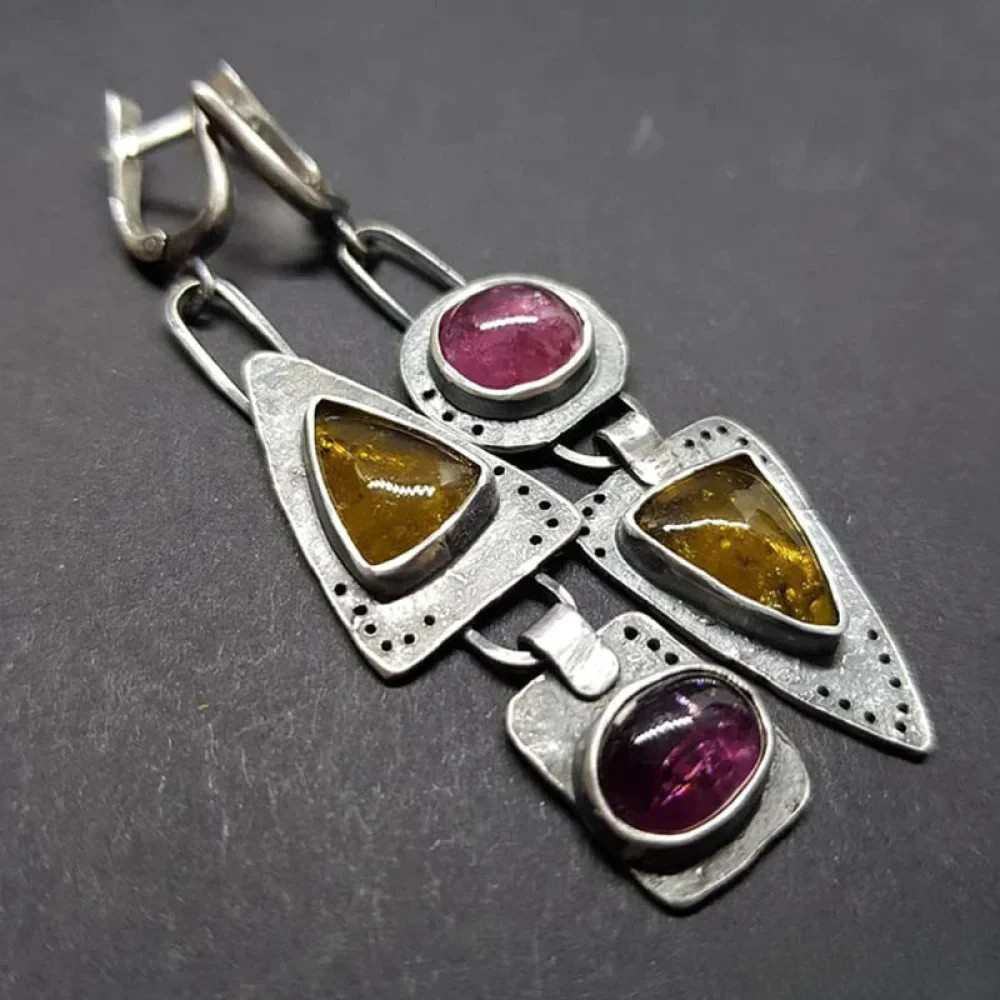 Pendientes geométricos triangulares retro