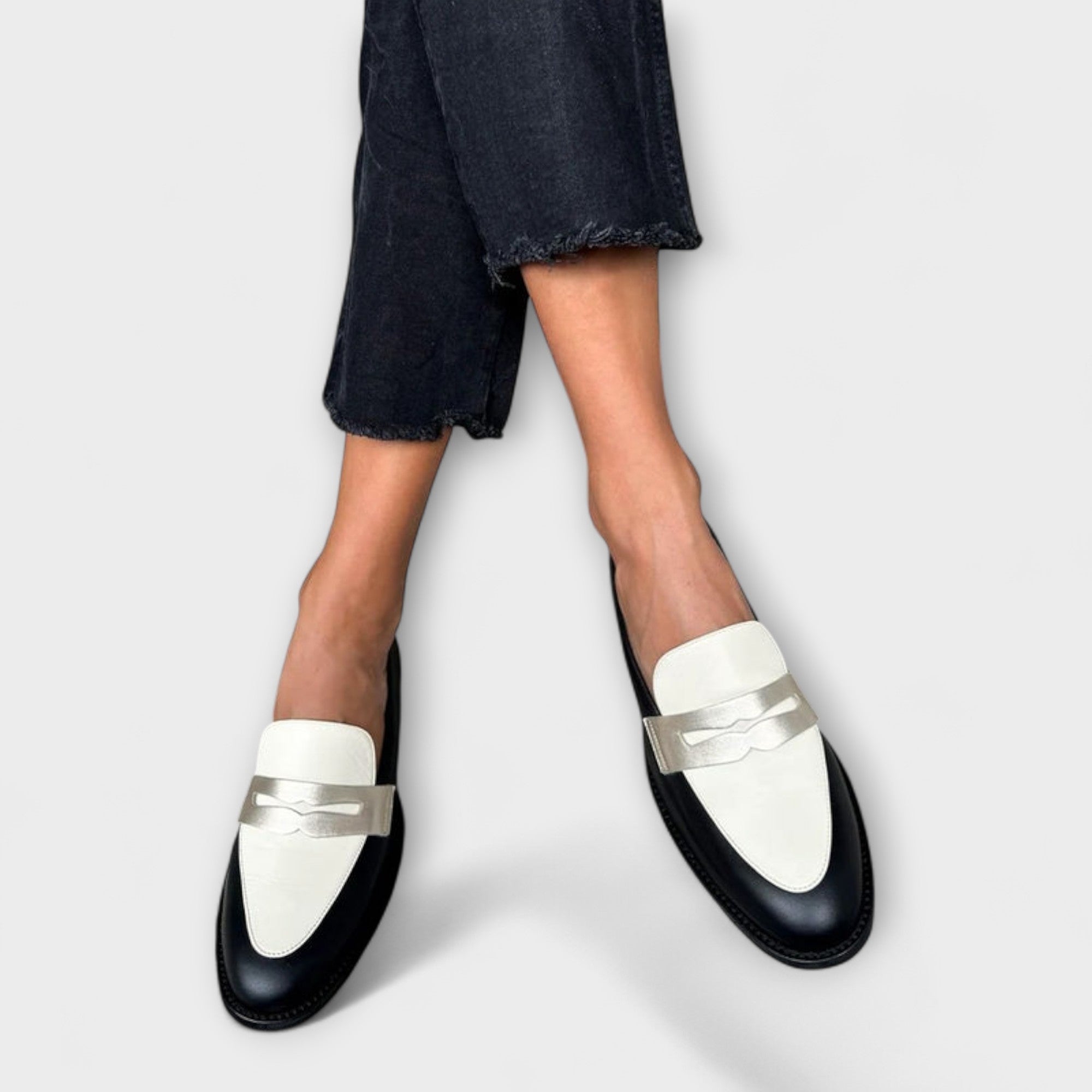 Xara – Zapatillas Negras con Brillo Metálico