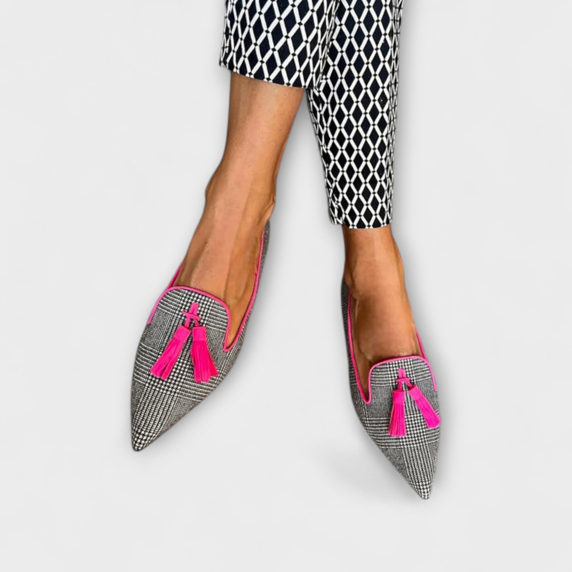 Yara – Pantuflas Negras Puntiagudas