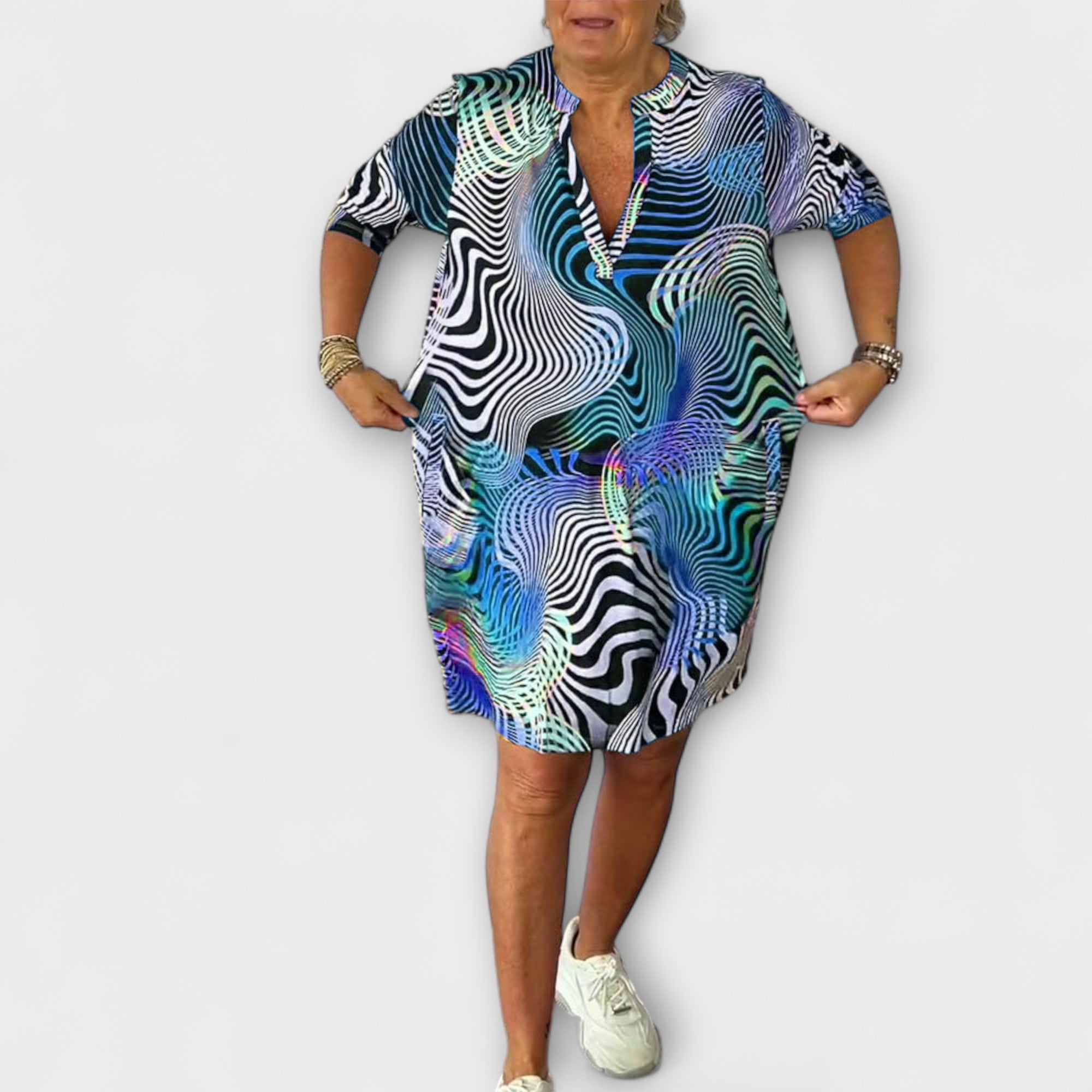 Liora - Vestido colorido con escote en V