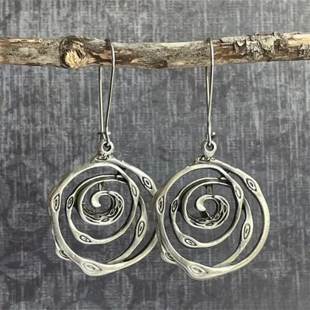 Pendientes de plata retro en diseño de laberinto