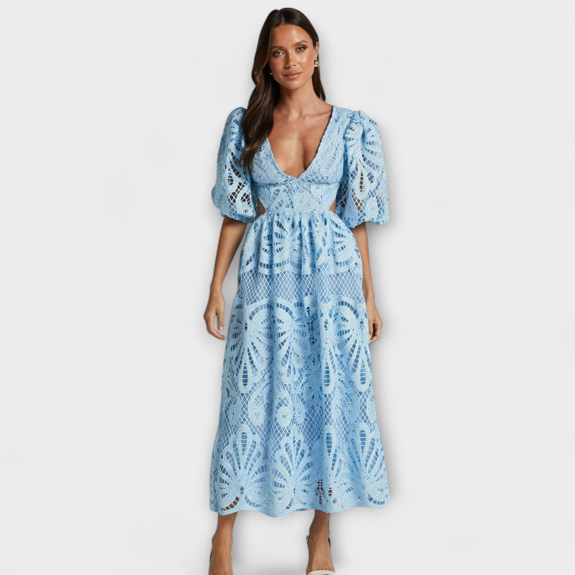 Elegante vestido con delicados detalles