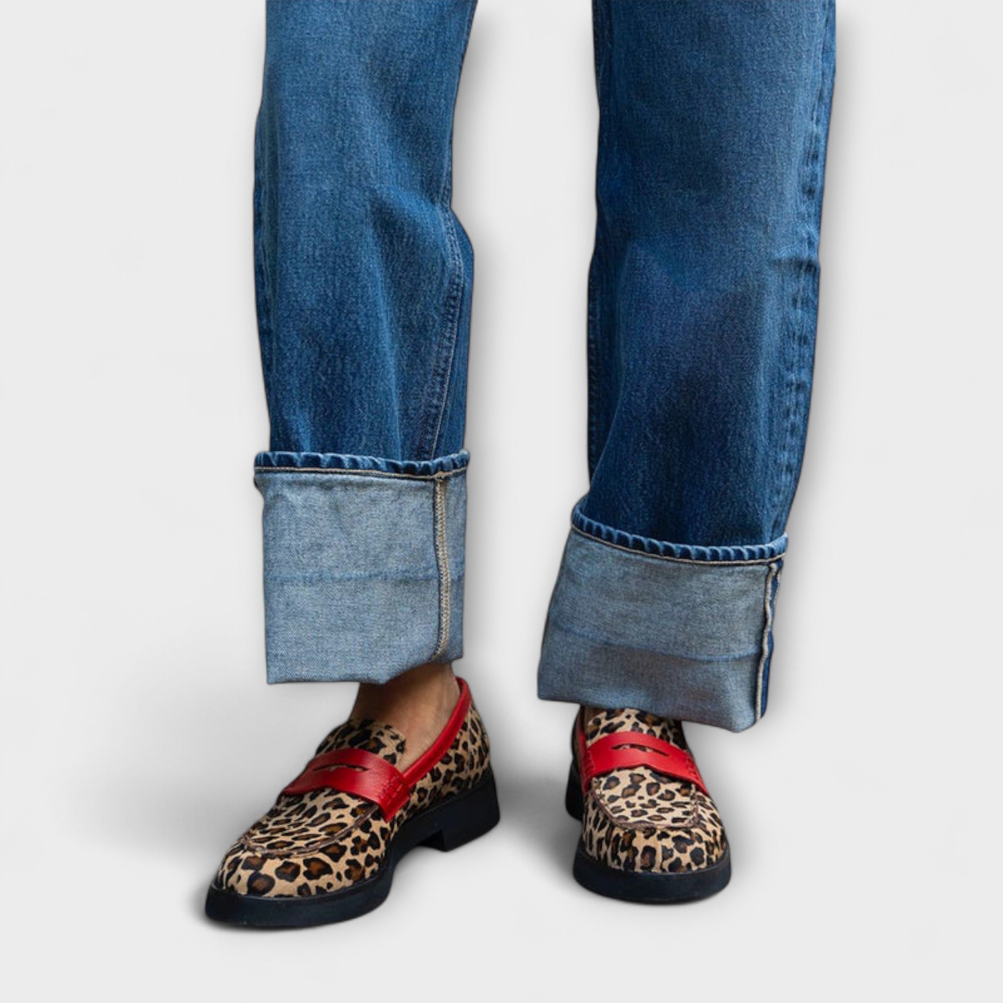 Liora – Zapatos de Piel de Leopardo y Punta Redonda