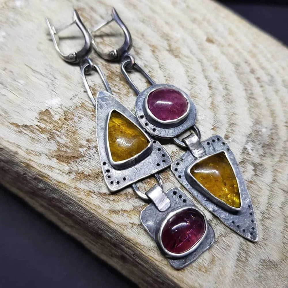 Pendientes geométricos triangulares retro
