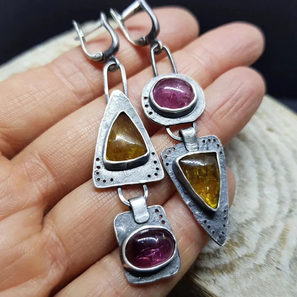Pendientes geométricos triangulares retro
