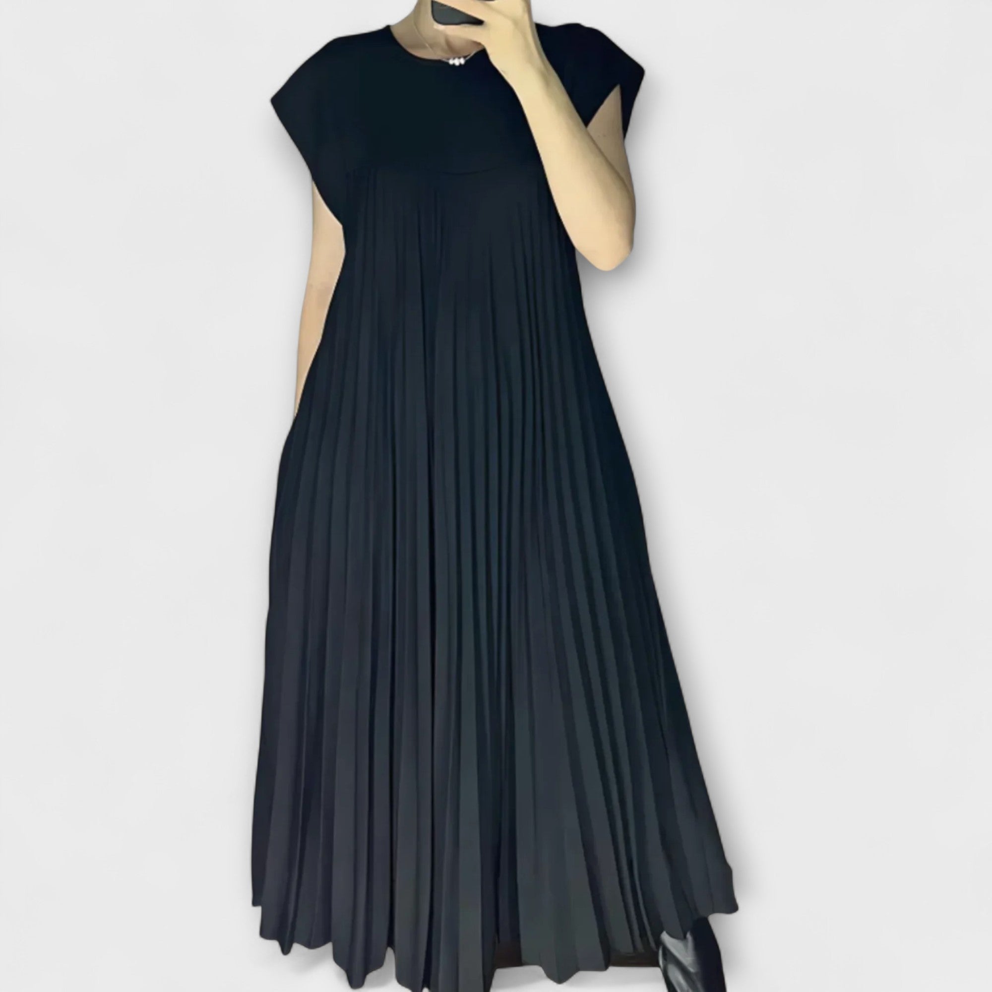 Zairelle – Elegante vestido plisado