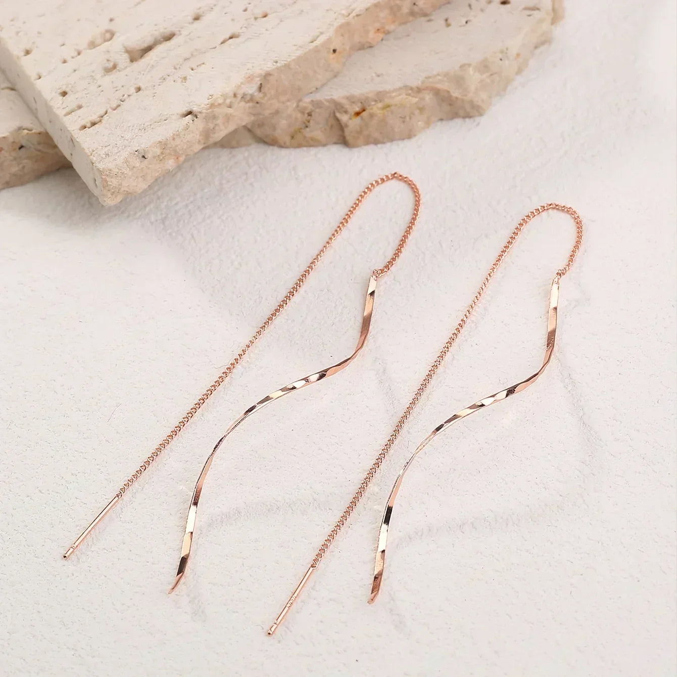 Pendientes Largos con Diseño Ondulado