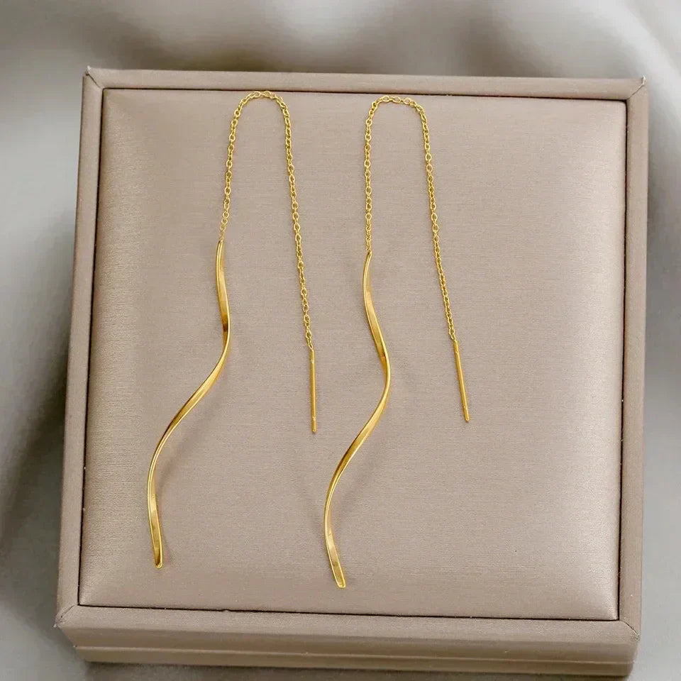 Pendientes Largos con Diseño Ondulado