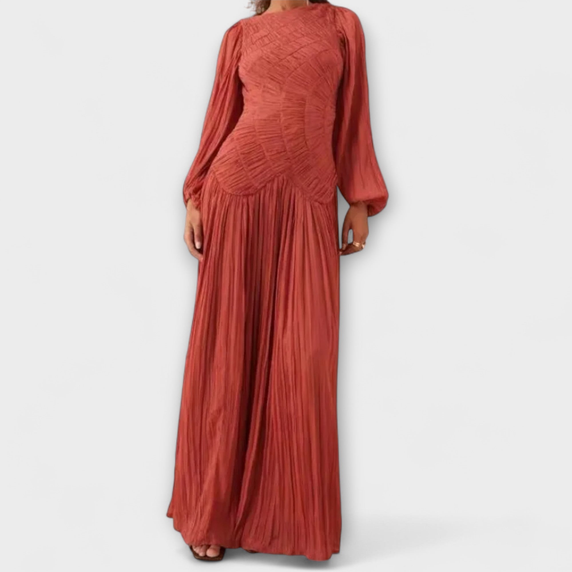 Elegante Vestido Largo con Pliegues
