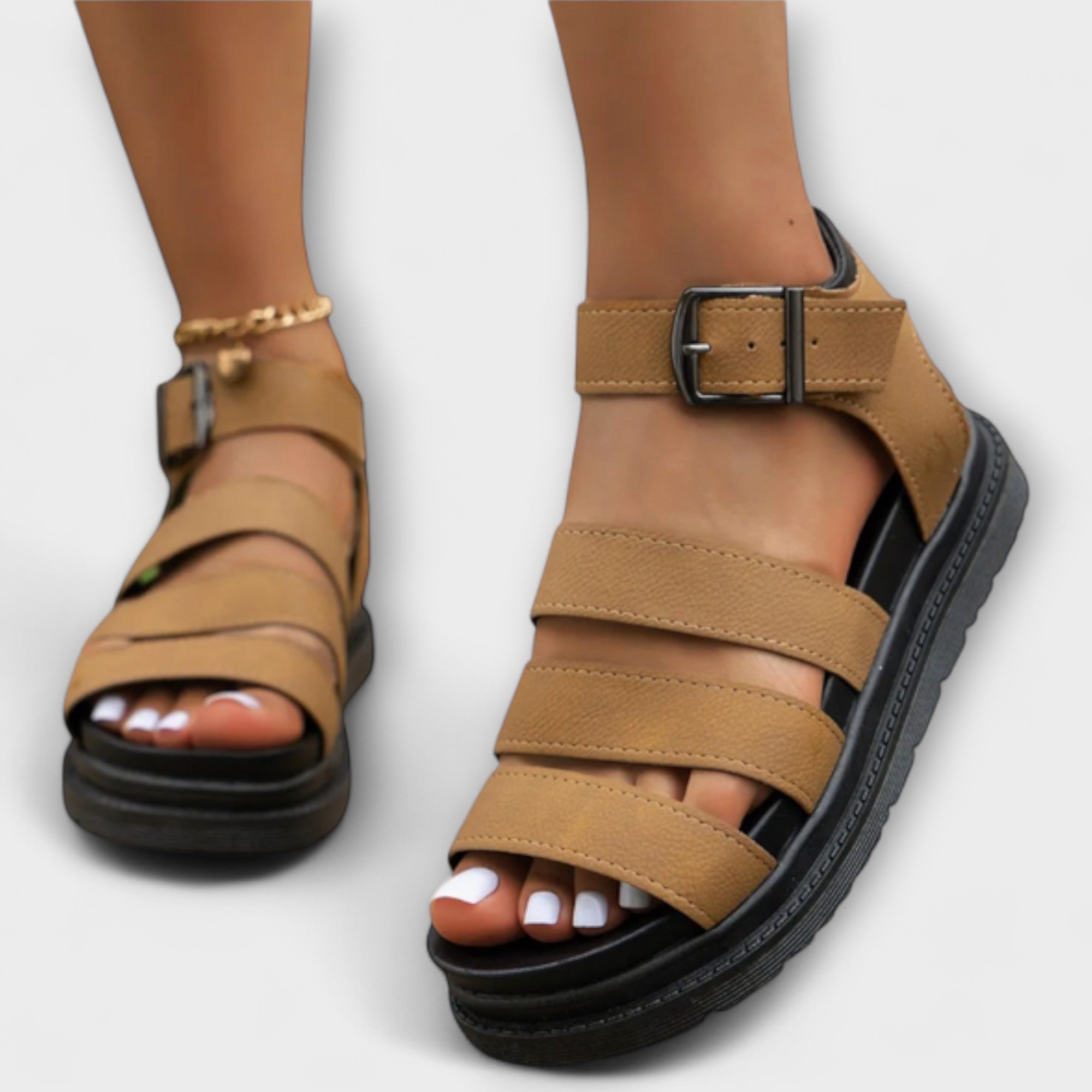 Renee – Sandalias con múltiples correas y hebilla