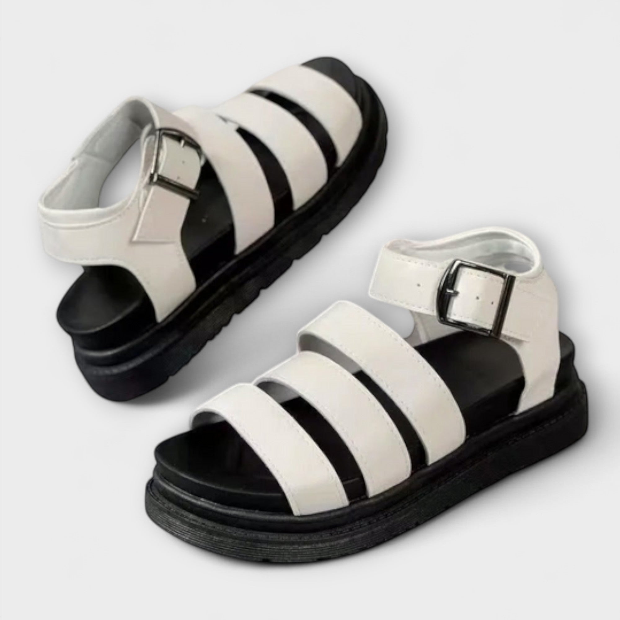 Renee – Sandalias con múltiples correas y hebilla