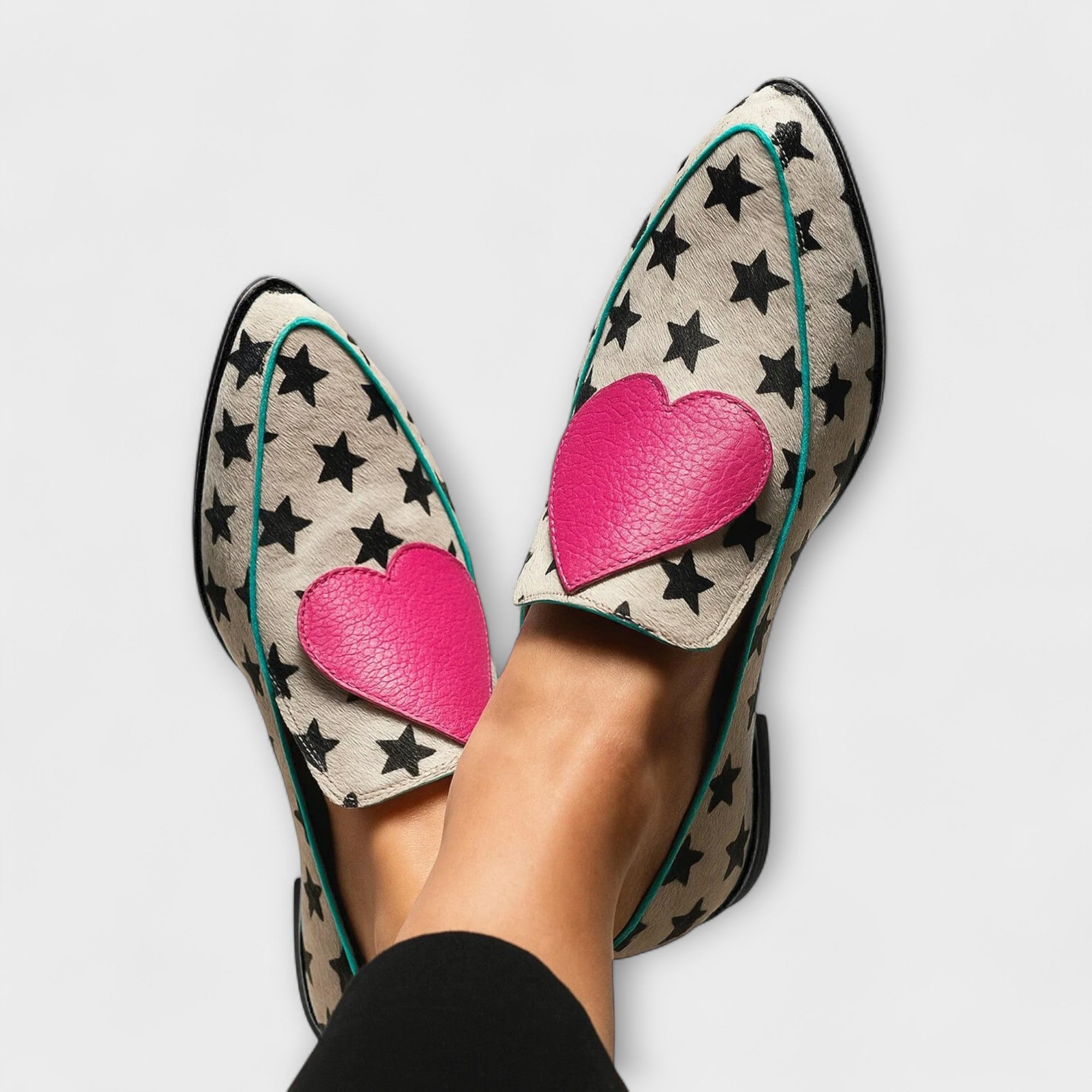 Jovie – Zapatillas Beige con Apliques de Corazón