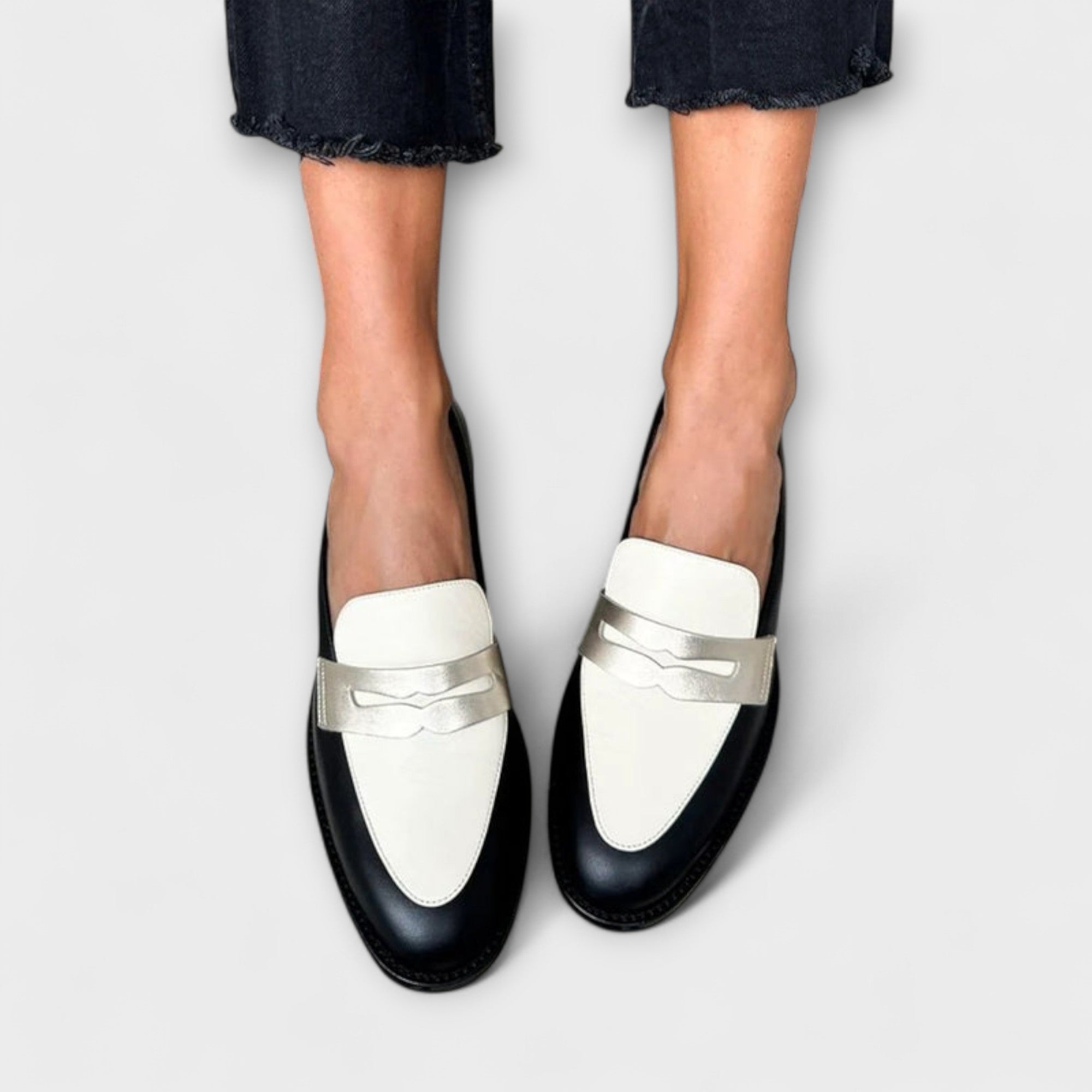Xara – Zapatillas Negras con Brillo Metálico