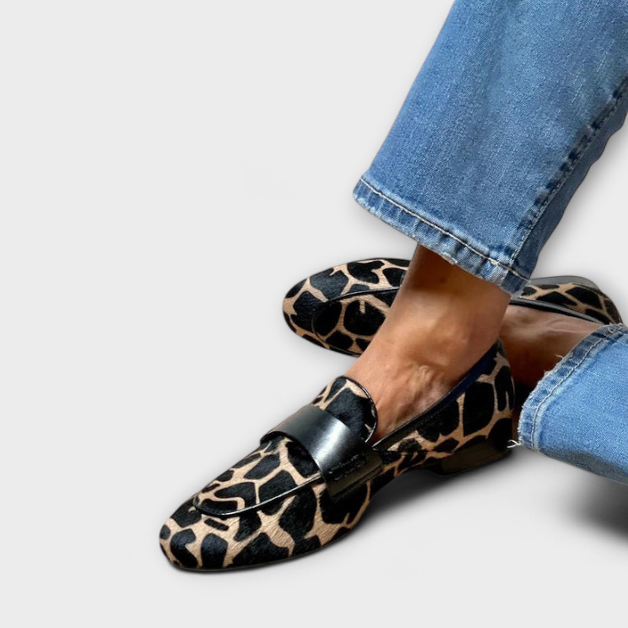 Haisley – Zapatillas Redondas con Patrón de Vaca
